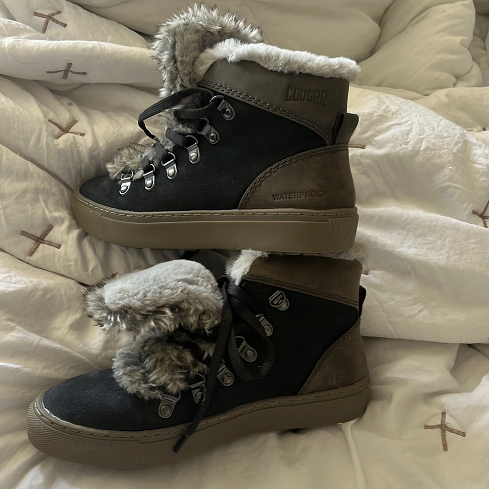 Boots; EXCELLENT/LIKE NEW; Worn once; W Size 6; Fall 2022; Purchase price $160